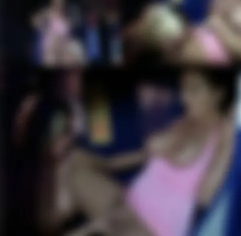 Blondine leckt mich im Pornokino!