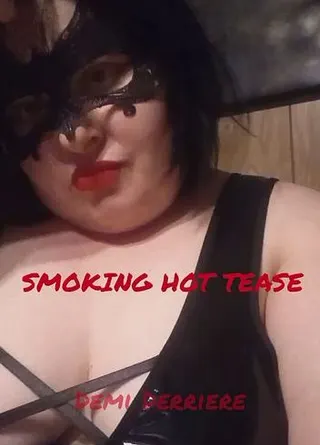 DOMINATRIX VERZAUBERT SIE MIT EINEM RAUCHZAUBER. SEXY STRIPTEASE.