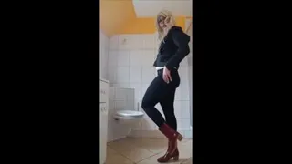 Perfektes Regenoutfit macht Hot