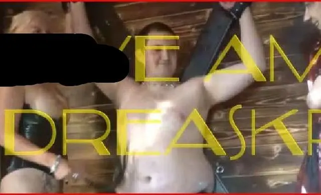 BDSM2-Sklave am Andreaskreuz