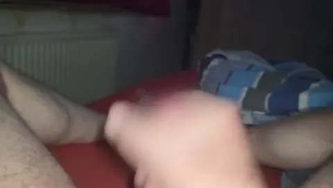 Er Handjob bis zum Spritzen