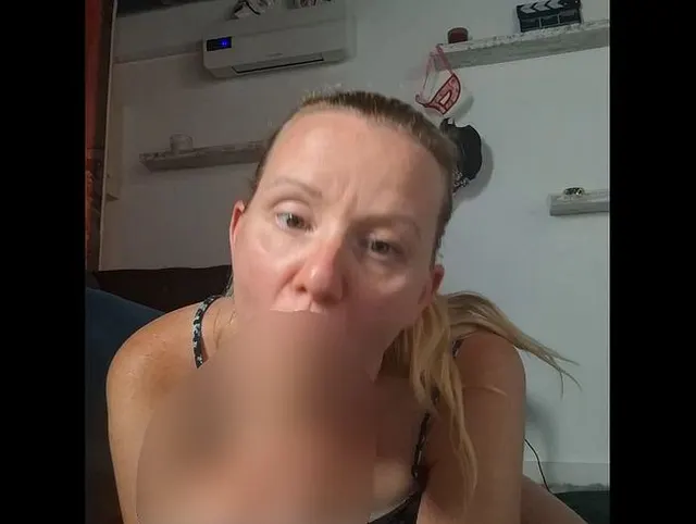 Mein Dildo hat gute Arbeit geleistet. Er hat alle meine 3 Löcher bearbeitet