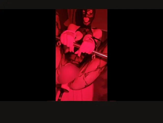 Enny in rot