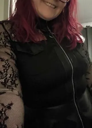 Neues Dessous Kleid entspannt vor der Kamera prasentiert