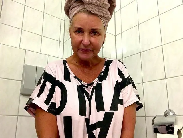 Ich Pisse in die Dusche!