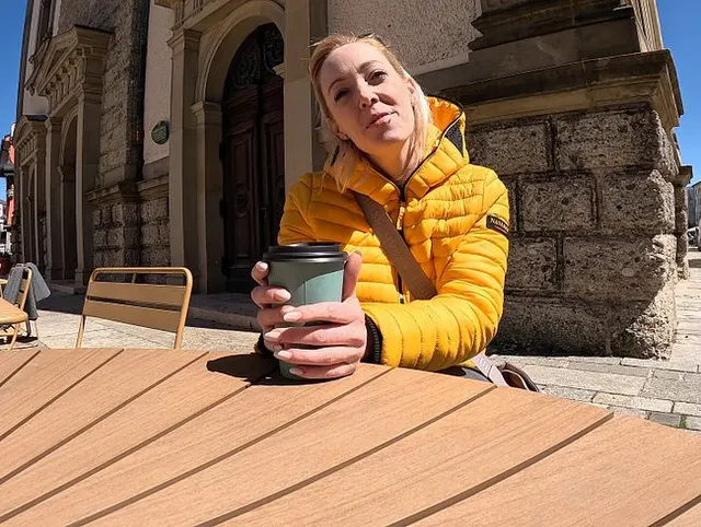SCHOCK! Fan erkennt mich auf der Straße! Spontaner AO Creampie Fick auf dem Stadt-Parkplatz !