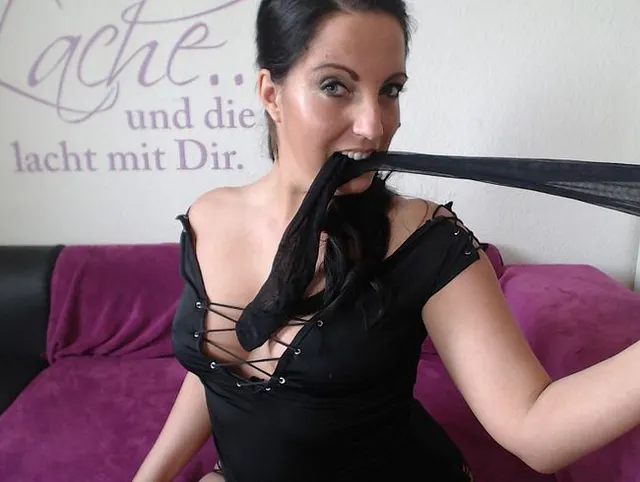 Was steckt denn da in meiner Fotze???