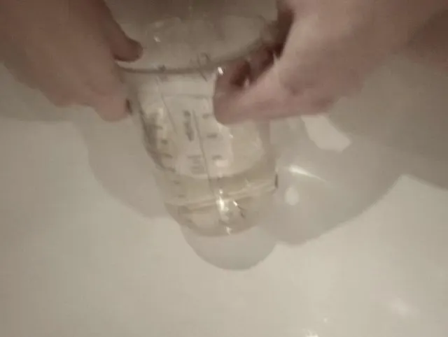 Natursekt im Messbecher