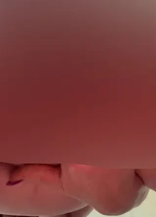 Schau dir diese gepiercte Perle an