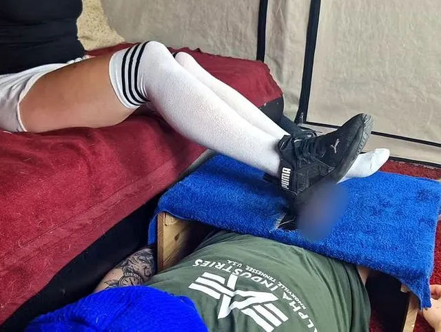 Cockbox CBT, cock trampling und ballbusting in Sneaker und Socken