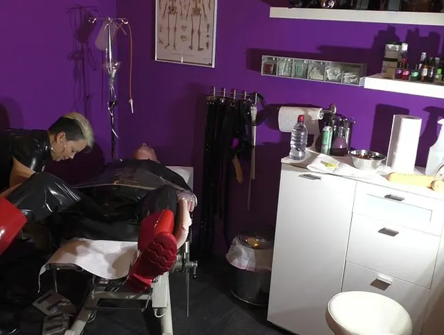 Norbert Folienbondage in Latex