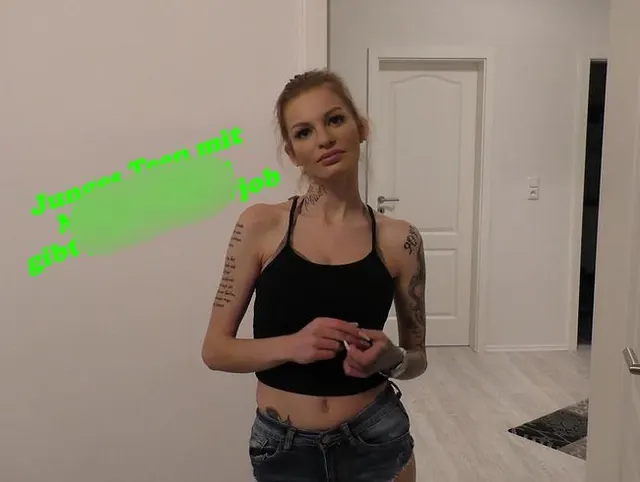 Junges Teen mit Mietschulden gibt geilen Blowjob
