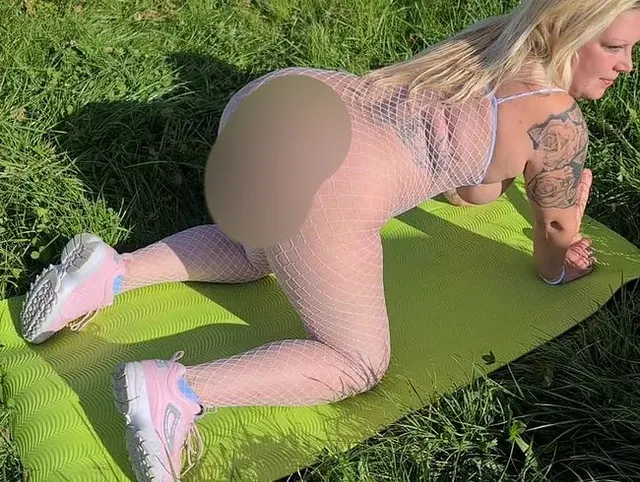 Public !!!!!!!!!!!! Geile Orgasmen auf dem Feld