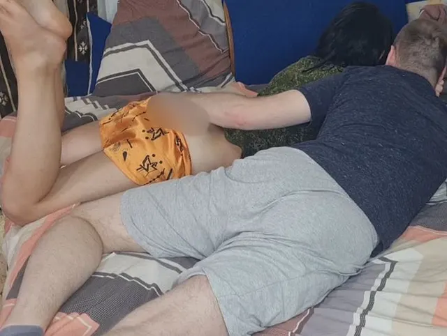 Mann duschte und Frau fickte einen Freund