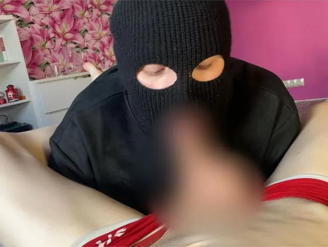 Fußmassage und Blowjob für einen jungen Mann