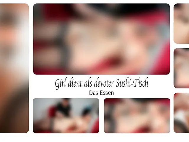 Girl dient als devoter Sushi-Tisch - Das Essen
