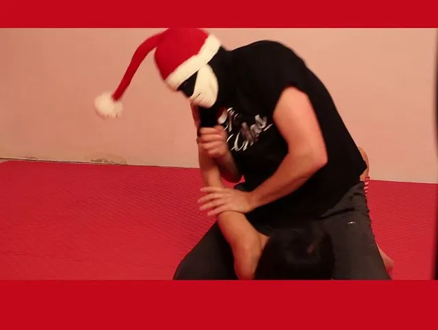 Erotisches Ringen mit dem Creepyweihnachtsmann