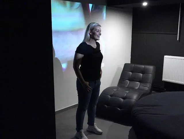 Mein erstes Mal im Pornokino! Squirt vor Publikum