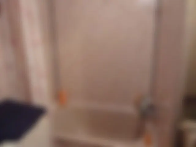 Nackt in die Dusche