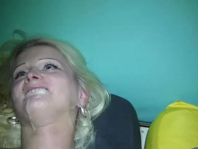 Mia Bitch in Spermalaune
