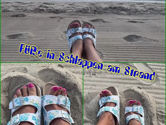 Füße in Schlappen am Strand