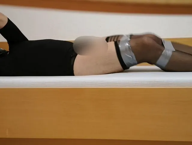 Bondage Fetish Traum: Ich bin in Strapsen und sexy transparentem Slip und Maske gefesselt