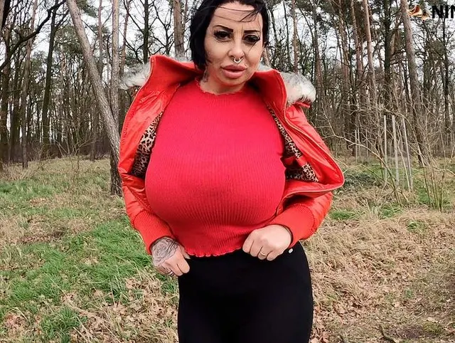 NinaVegas - Piss-Sau