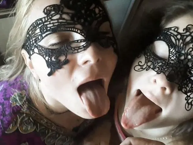 Doppelter Blowjob im Spiegel