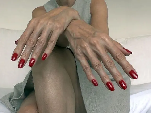 Masturbiere für meine roten Fingernägel, POV, Teil 2, Lady Victoria