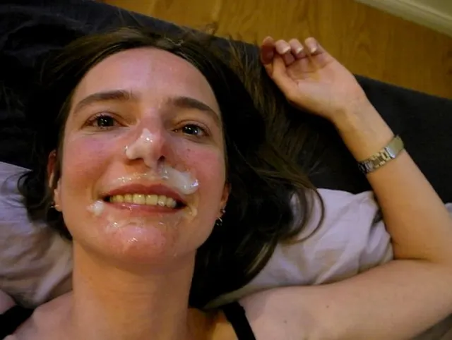 User kleistert meine Süße mit Sperma zu!