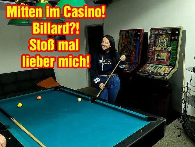 Mitten im Casino! BILLARD? Stoß mal lieber mich!