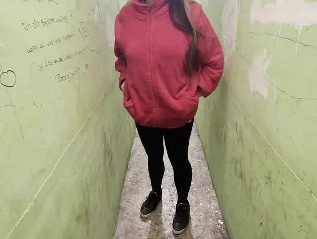 Teen 18 bist in der Garage
