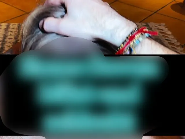 Vorschau aus Oralverkehr: Emma Raven bläst und schluckt die fette Spermaladung