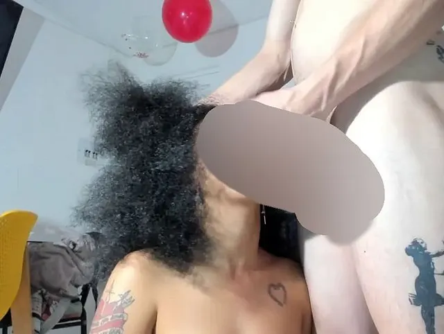 Kannst du dir vorstellen, wie du in mein Haar spritzt und auf mein schönes Gesicht kommst?