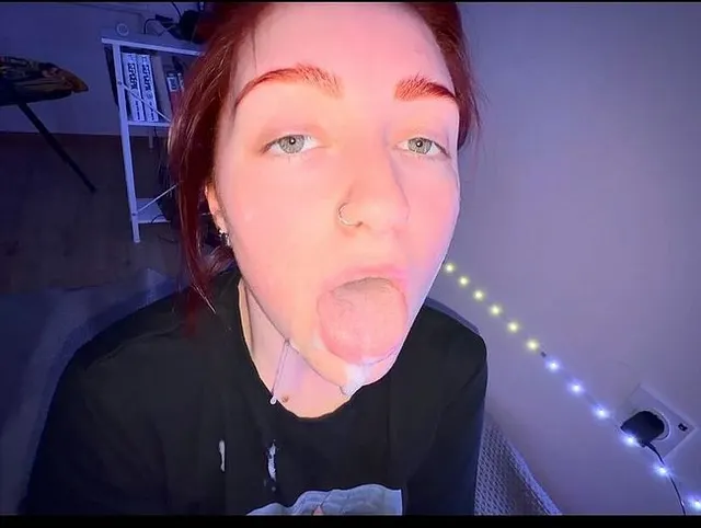 Nahaufnahme eines Blowjobs aus der Ich-Perspektive