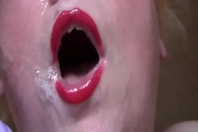 Fetisch - Spitting beim Dildo Throat