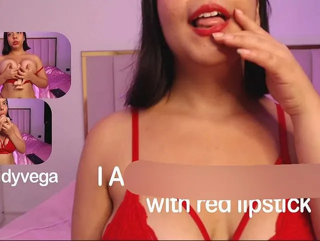 ein tiefer Kehlkopf-Blowjob mit rotem Lippenstift