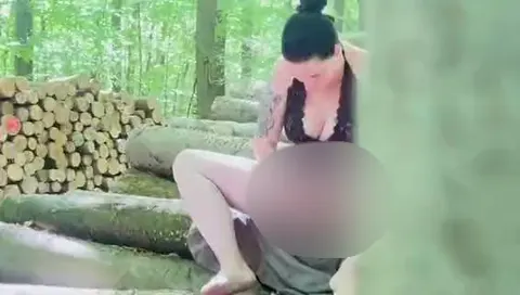 Spanner filmt mich im Wald