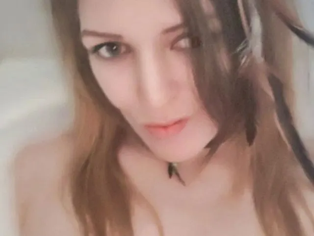 Geile Selbstbefriedigung in der Badewanne nach Sextalk-Chat mit einem Fan
