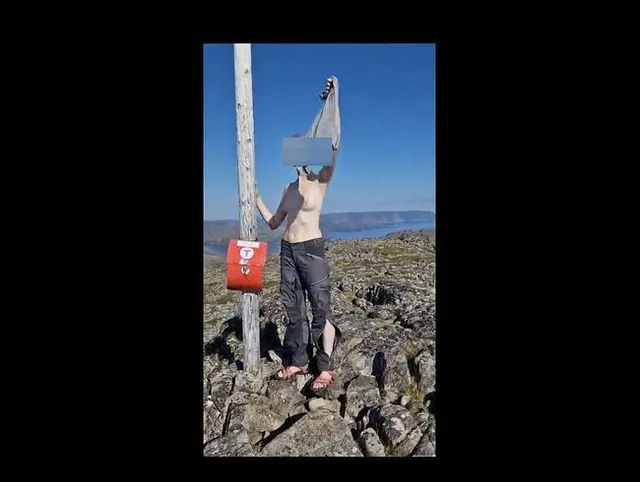 Kleiner Strip auf einem Berggipfel