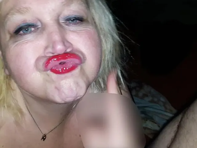 Micha mit dem Mund gefickt