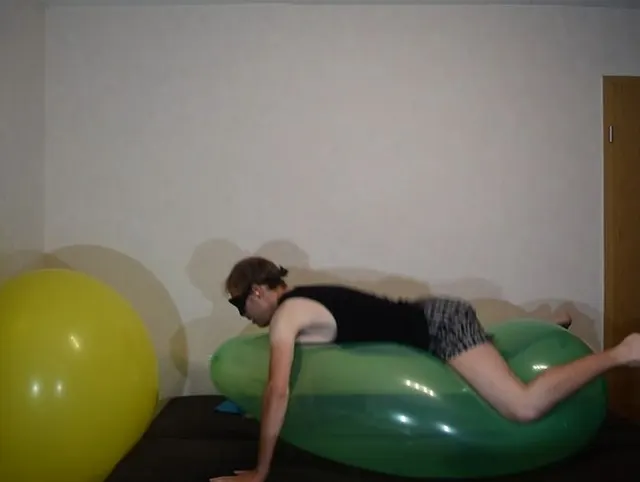 Mehrere Ballons platzen lassen