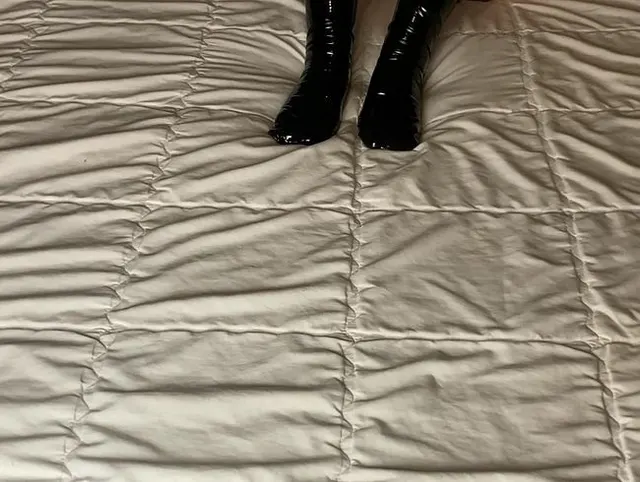 Künstliche Latex, Füße