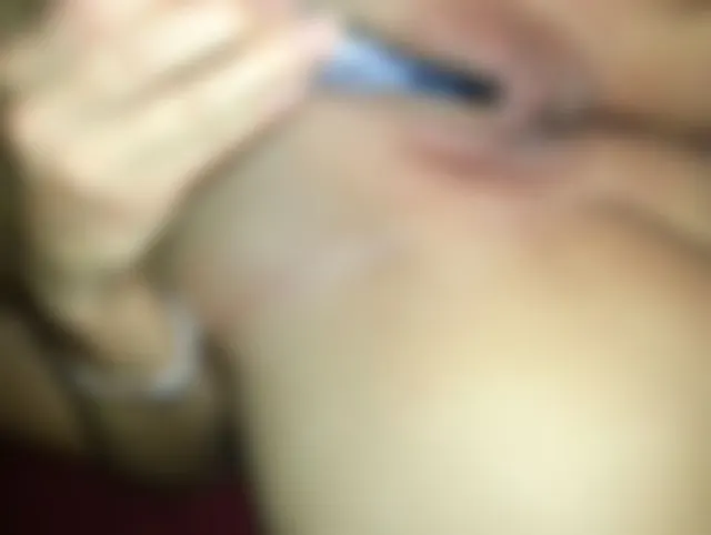 Laura macht es sich mit Silber Vibrator