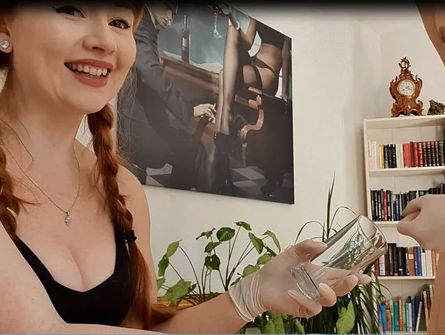 XXL Sperma-Portion ins Glas gespritzt