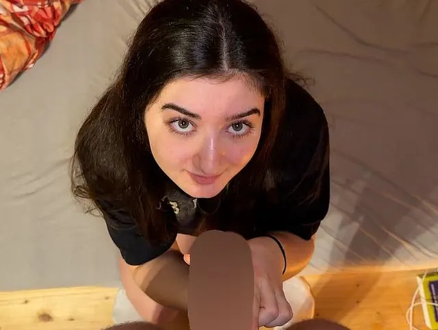 10cm User Schwanz bekommt den Blowjob seinen Lebens!
