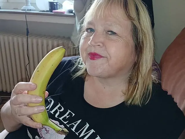 Geilschleim an der Banane