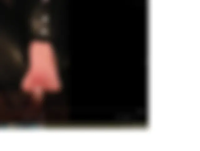 Fick an mit Knebel stöhnender Latexsau Teil 1