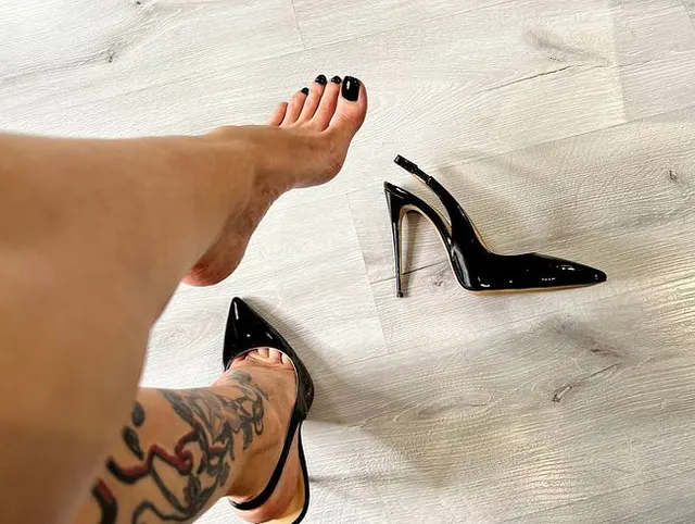 Stiletto High Heels und Dangling, Schwarze klassische Stiletto High Heels ohne Fersenteil, 12 cm Absatz