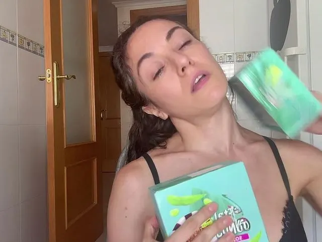 Cremiges Eis Pussy F*ick und nasse squ*irt in der Küche